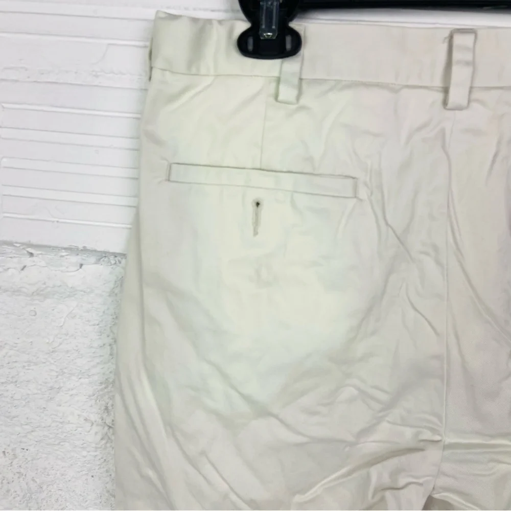 Haggar Men's cream cotton Flat Front Shorts size 34